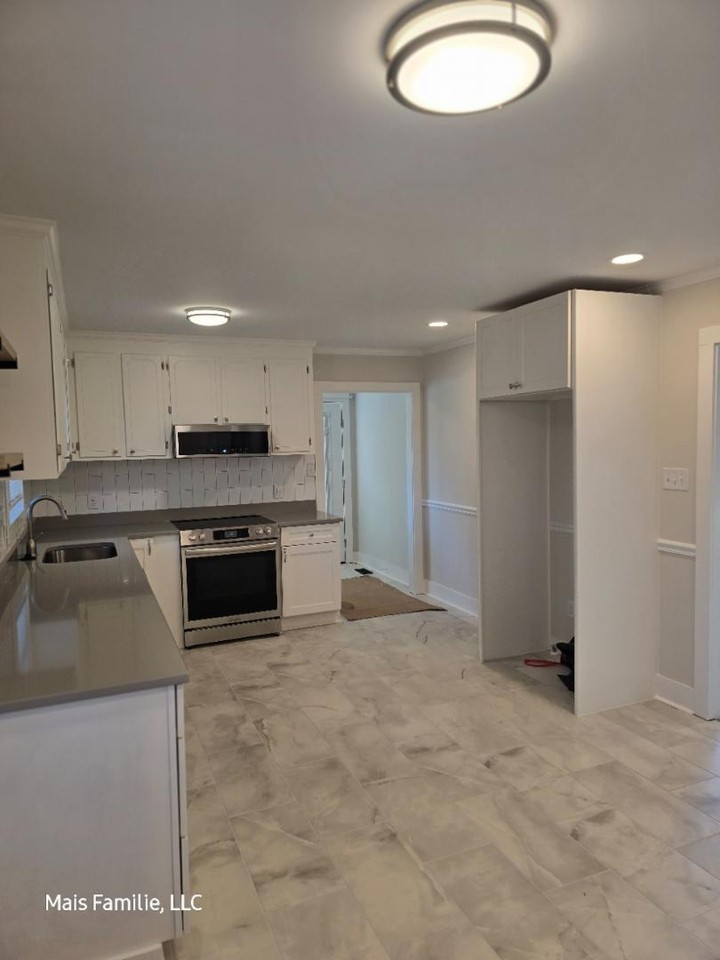 111 Branham Rd - Photo 6 of 20