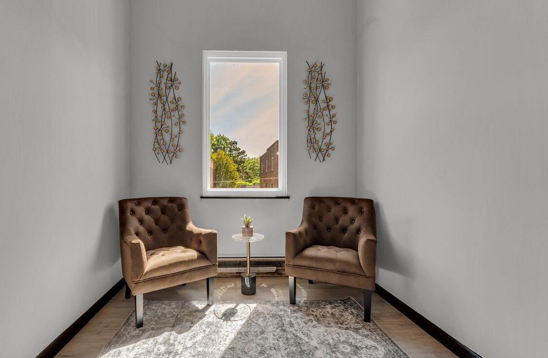 Clarence Plaza - Photo 4 of 6