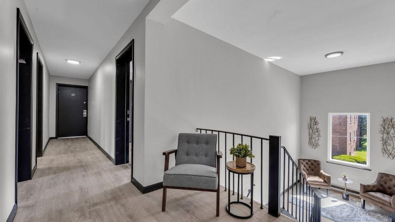 Clarence Plaza - Photo 5 of 6