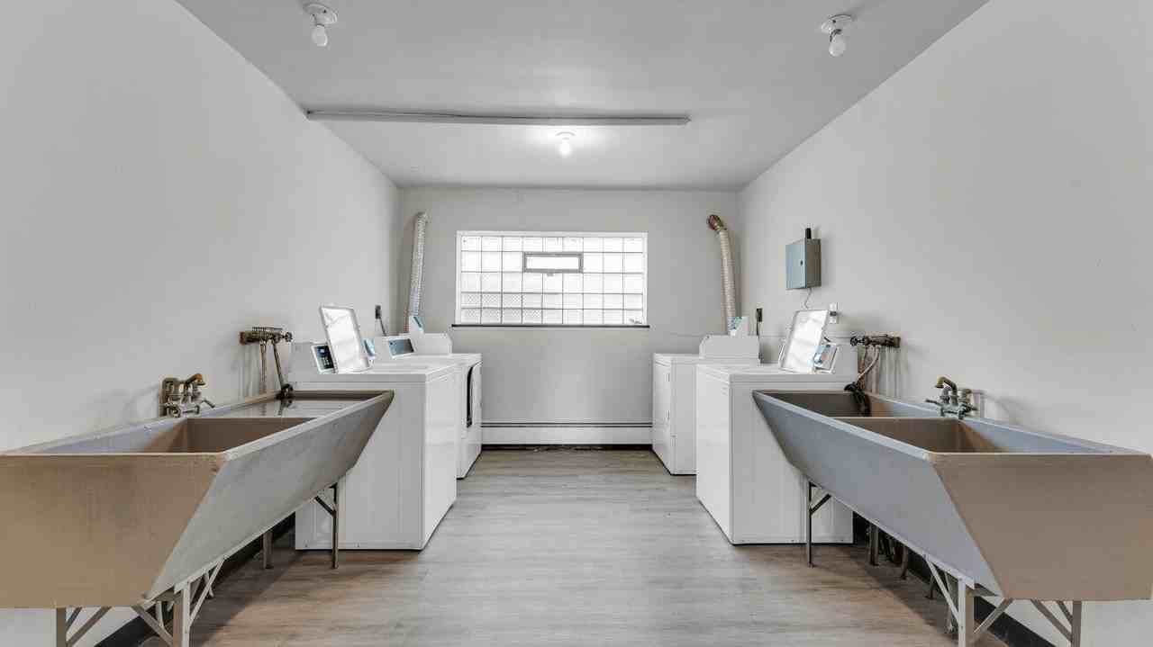 Clarence Plaza - Photo 6 of 6