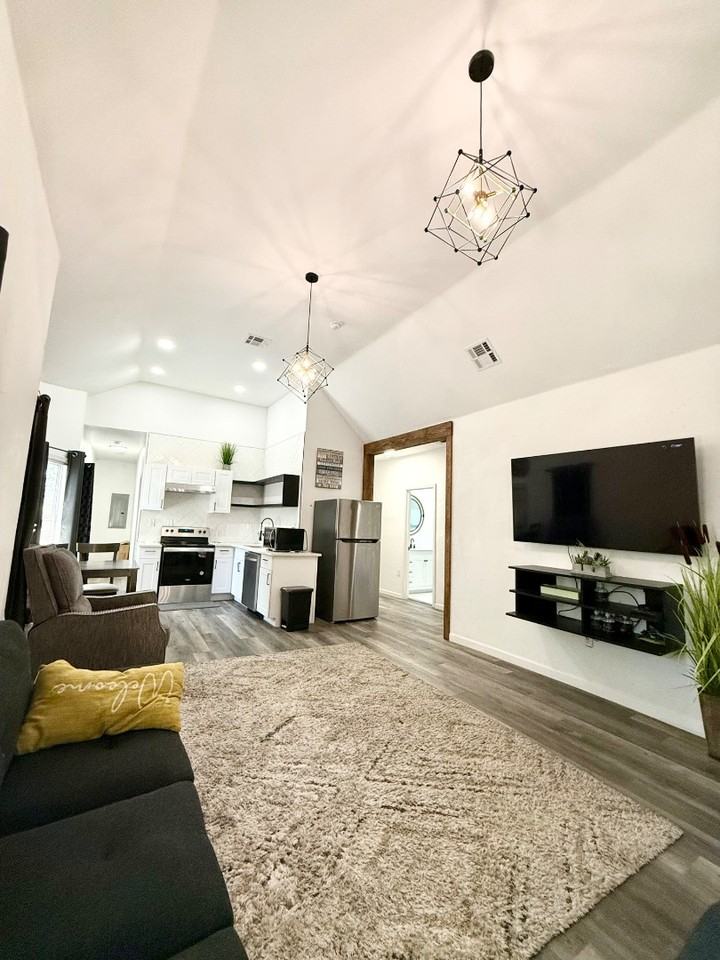 1808 Nw 8th St - Photo 7 of 20