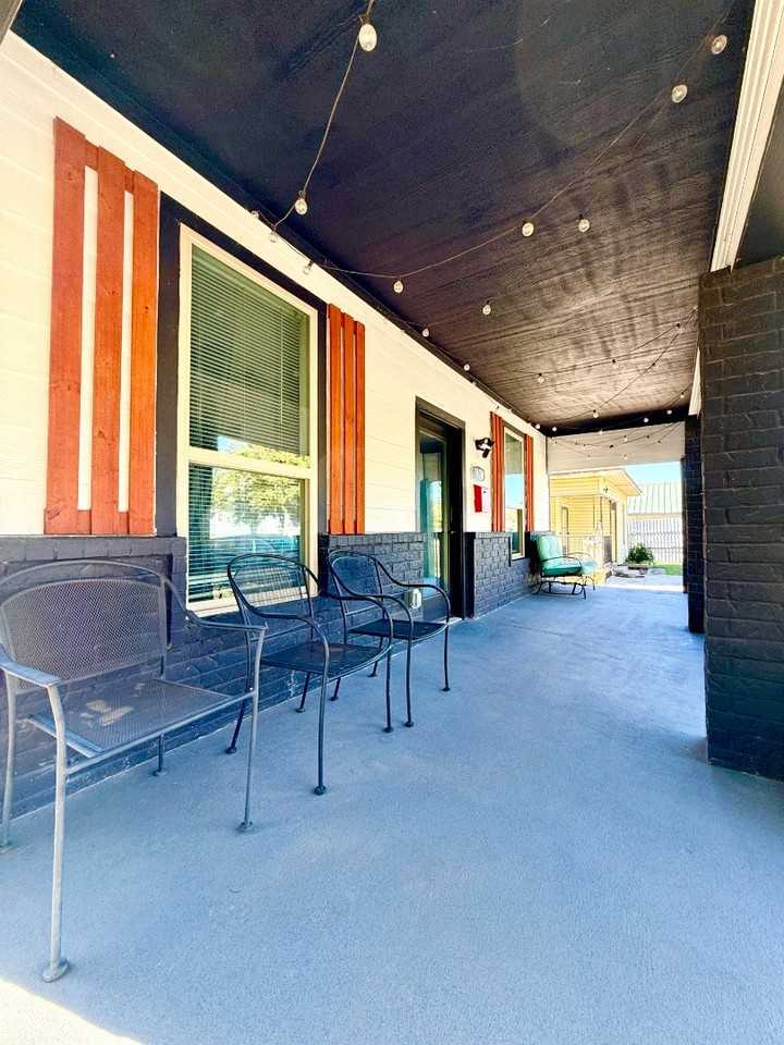 1808 Nw 8th St - Photo 6 of 20