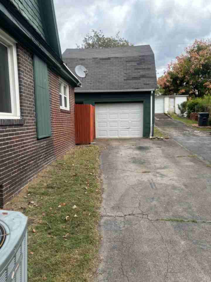 106 E Sevier Ave - Photo 4 of 20