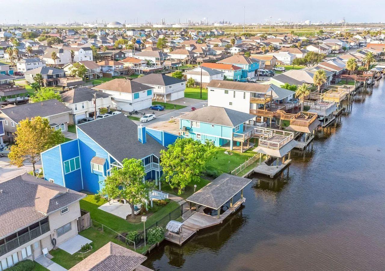 678 Warsaw St - Photo 3 of 10