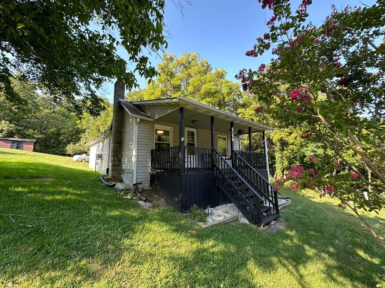 6098 Blue Ridge Tpke - Photo 2 of 3