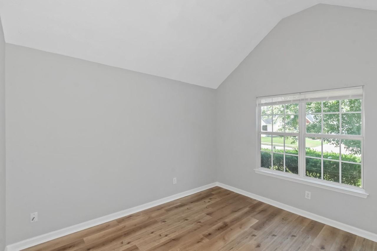 195 Charleston Pl - Photo 2 of 10