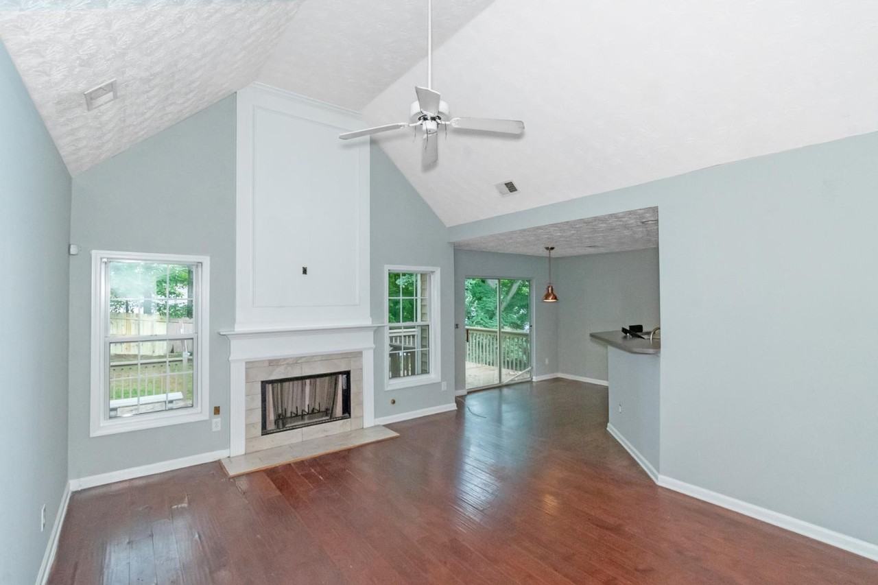 5702 Rutland Cir - Photo 3 of 10