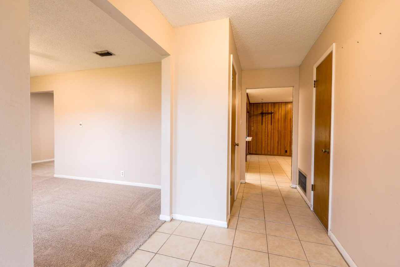 186 Mango Dr - Photo 3 of 10