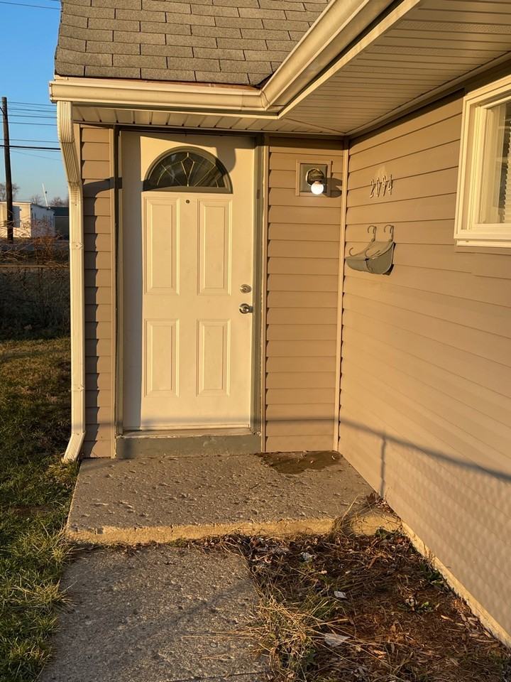 2094 Jermain Dr - Photo 2 of 20