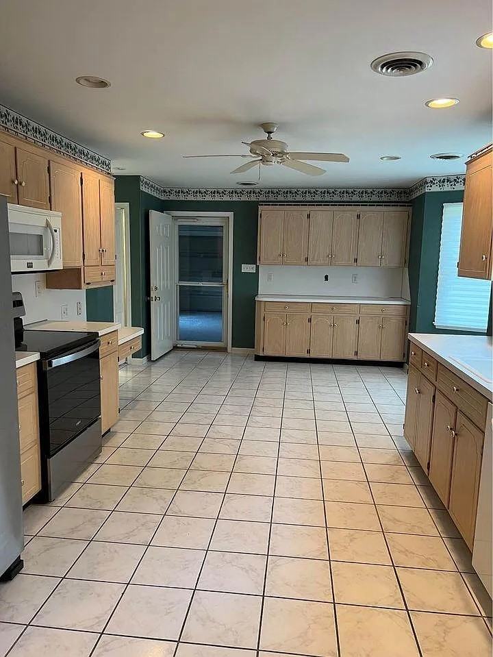 364 Phoenix Dr #364 - Photo 6 of 15