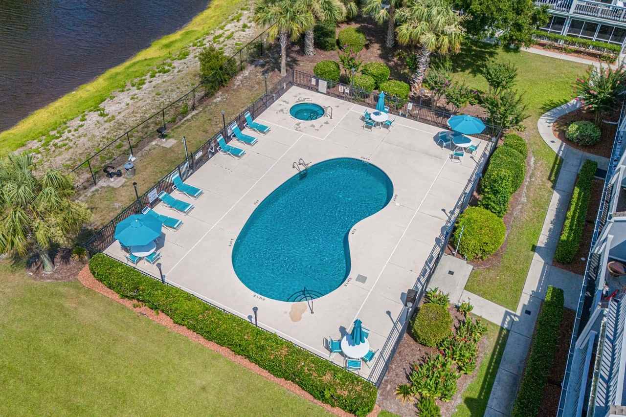 1850 Colony Dr - Photo 2 of 47