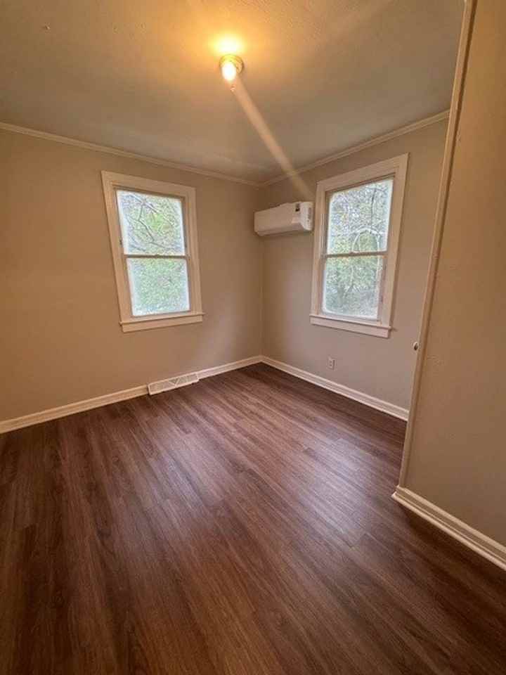 1401 Mayfair Ave - Photo 3 of 5