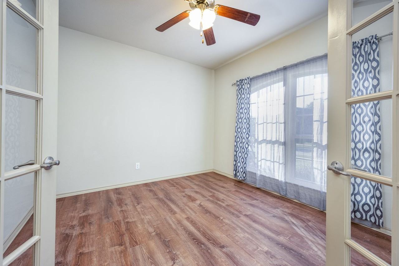 3108 Tamarack Ln - Photo 2 of 23