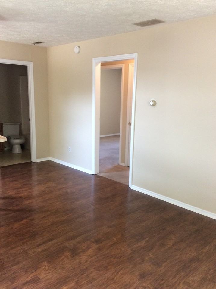 515 1/2 W Howe St - Photo 7 of 16