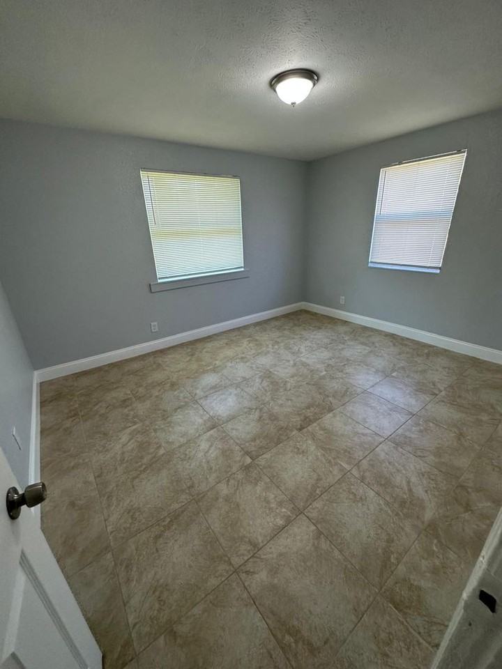 1761/1763/1765 Grunthal St. - Photo 2 of 28