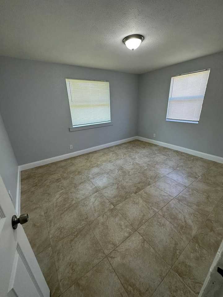 1761/1763/1765 Grunthal St. - Photo 3 of 28