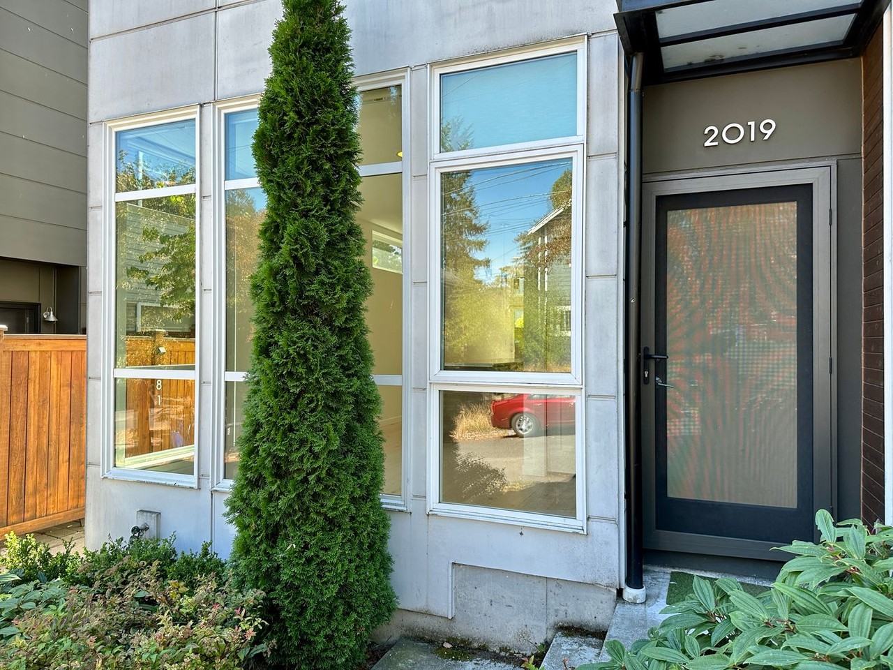 2019 E Spruce St - Photo 2 of 34