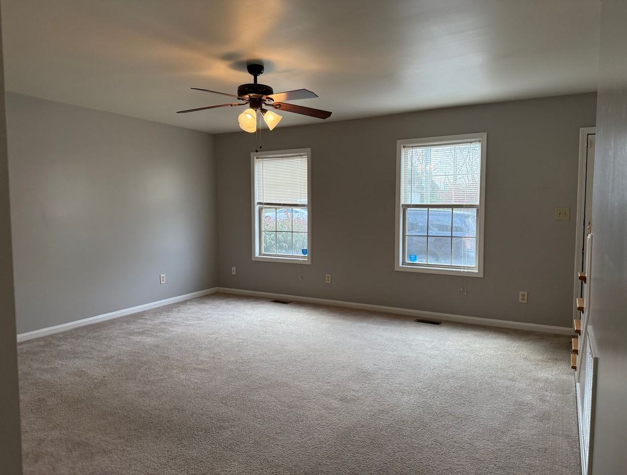 247 E Green St #B - Photo 3 of 14