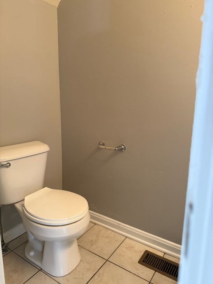 247 E Green St #B - Photo 6 of 14