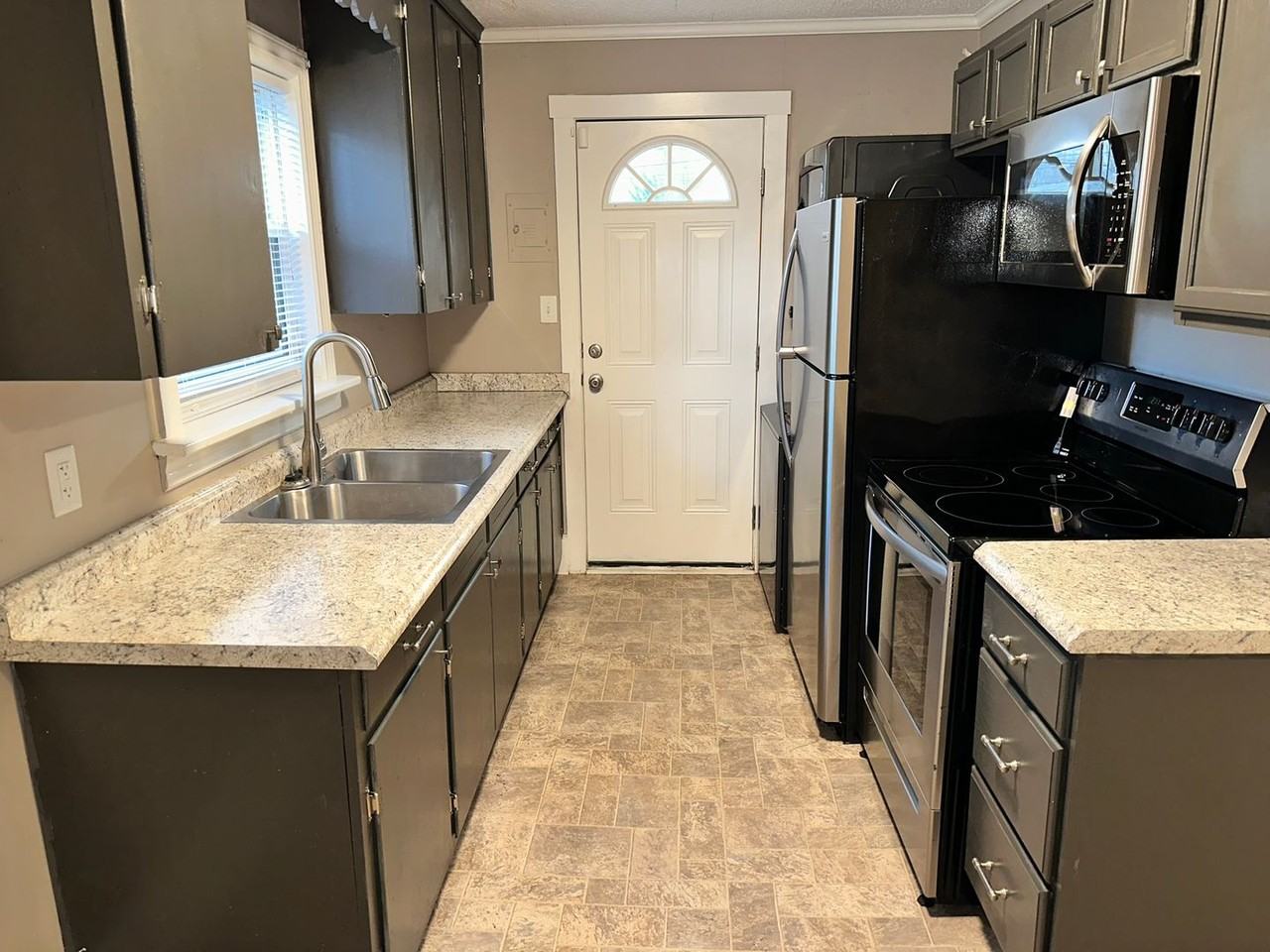 1458 Anderson St #C - Photo 2 of 10