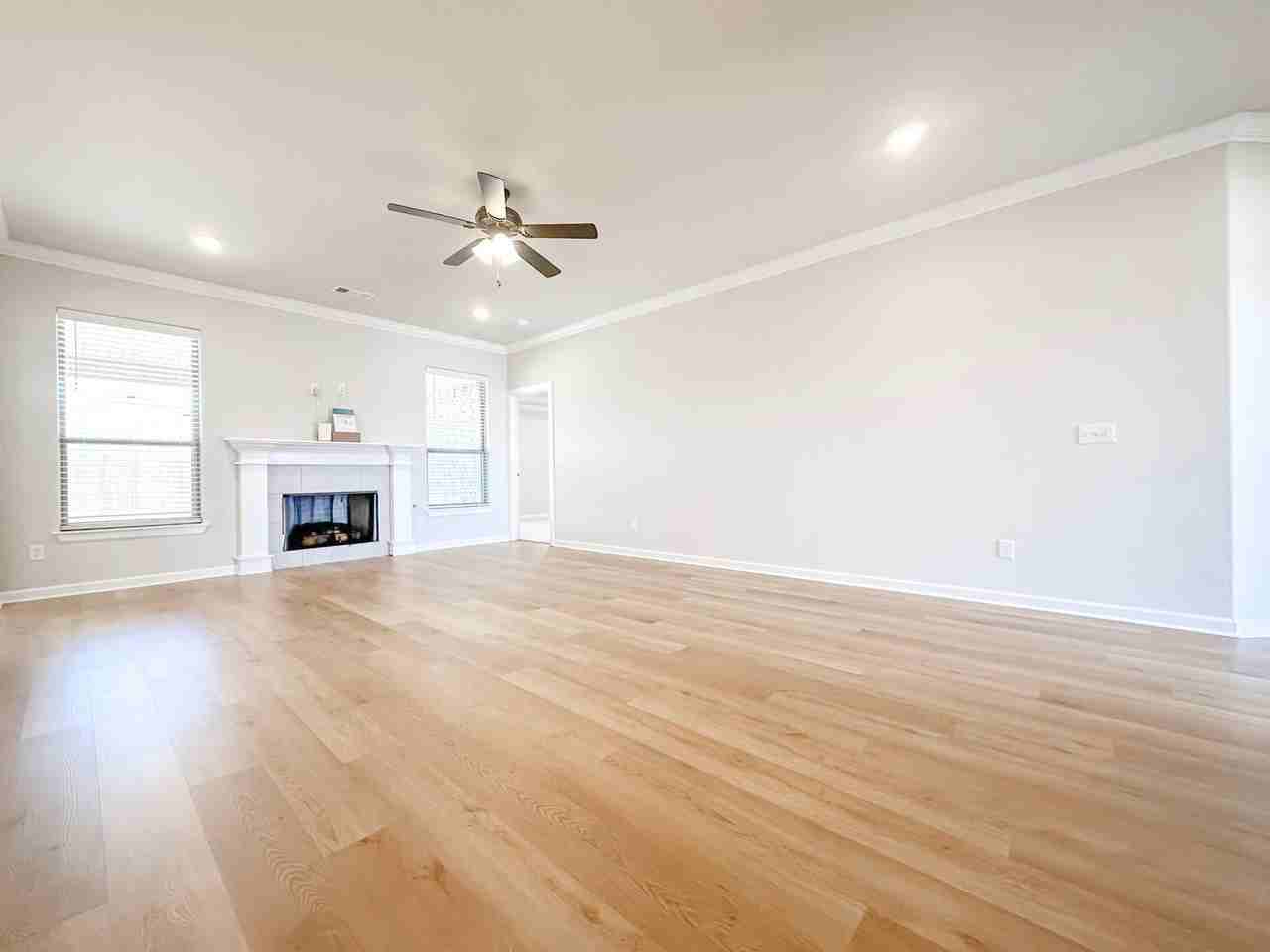 430 Willow Dr - Photo 3 of 49