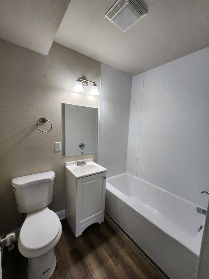 603 E 7 1/2 St N - Photo 3 of 7