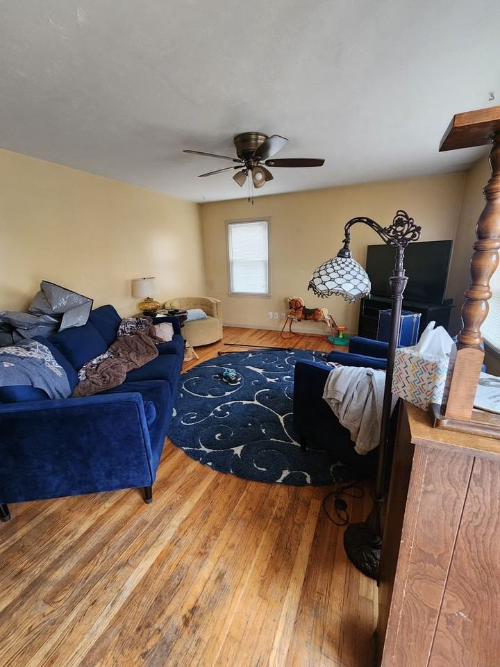 7011 S 78th St - Photo 2 of 13