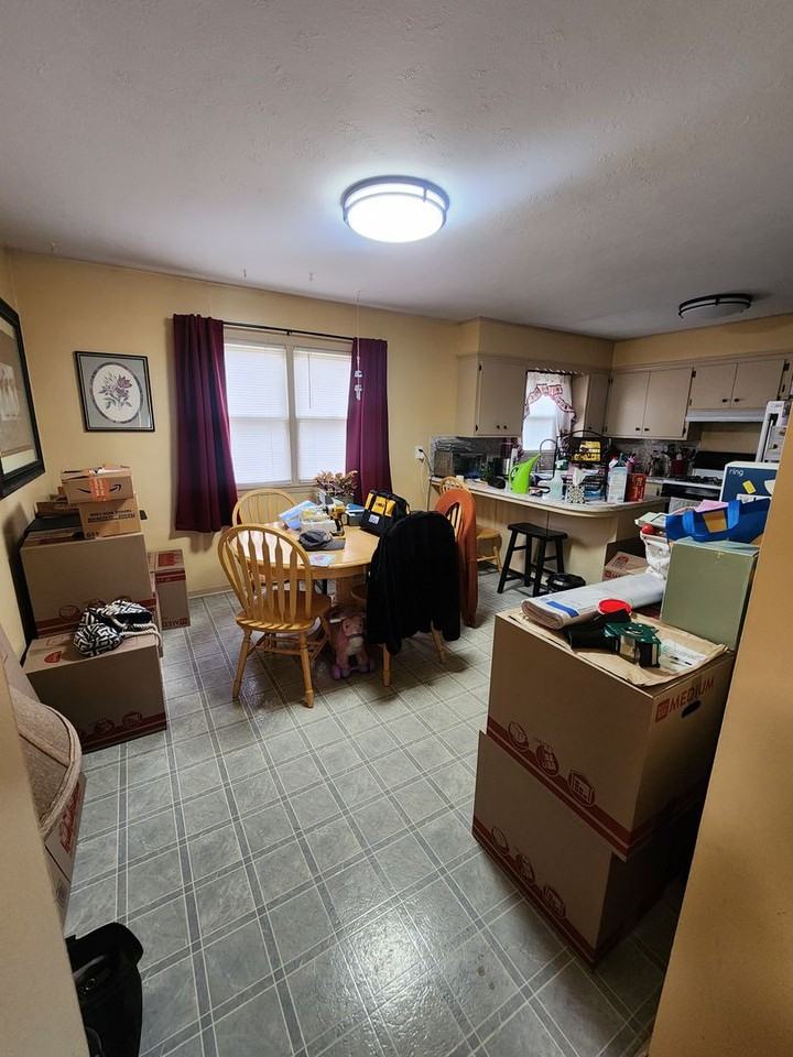 7011 S 78th St - Photo 3 of 13