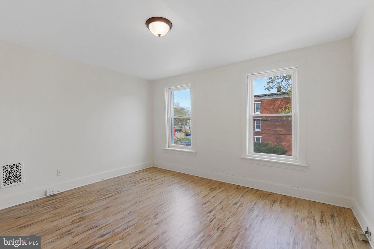 1409 Berryhill St - Photo 2 of 14