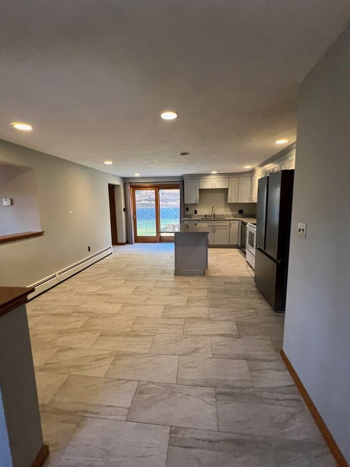 1049 Mammoth Rd #A - Photo 3 of 18