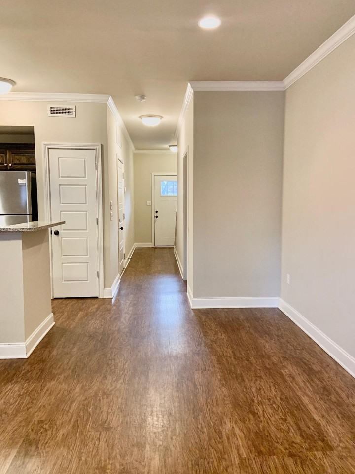 105 Riverwood Ave #B5 - Photo 3 of 14