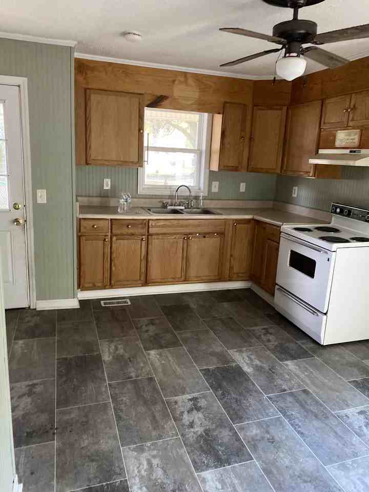 112 Bishop St #NA - Photo 6 of 7