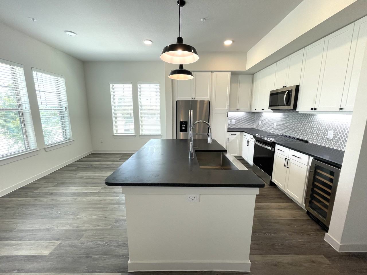 183 Oleander #01-7101 - Photo 2 of 10