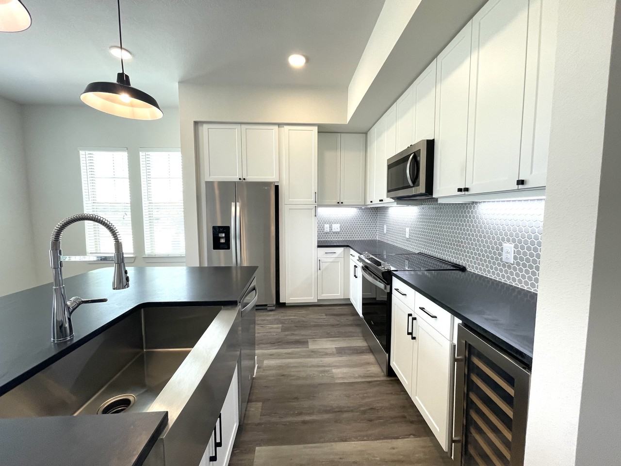 183 Oleander #01-7101 - Photo 3 of 10