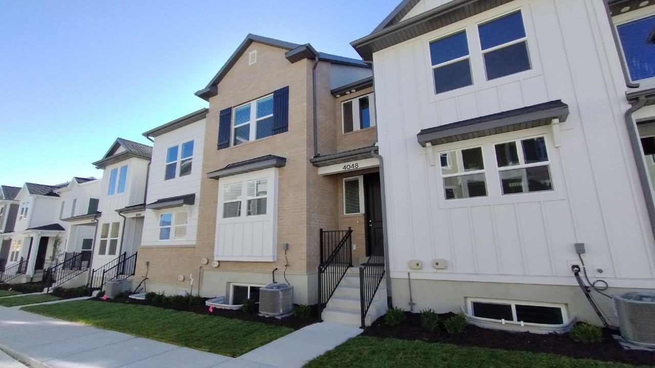 1478 N Sage Dr #1478 - Photo 4 of 14