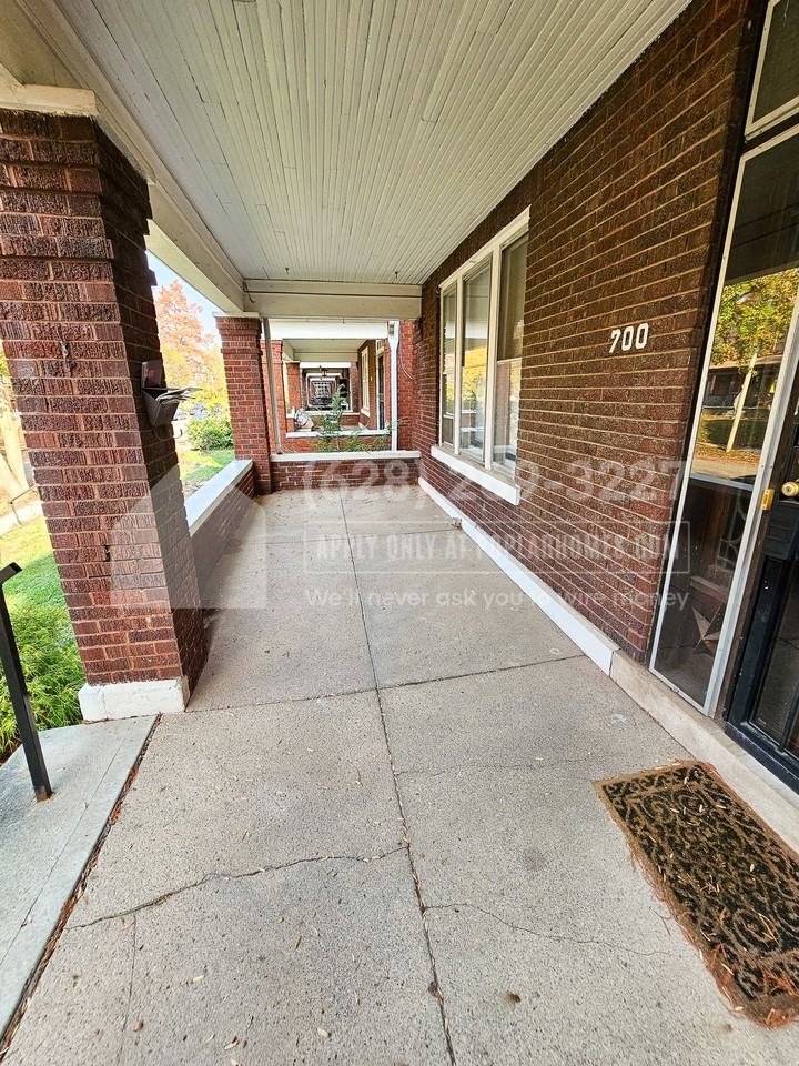 700 Linwood Ave - Photo 3 of 27