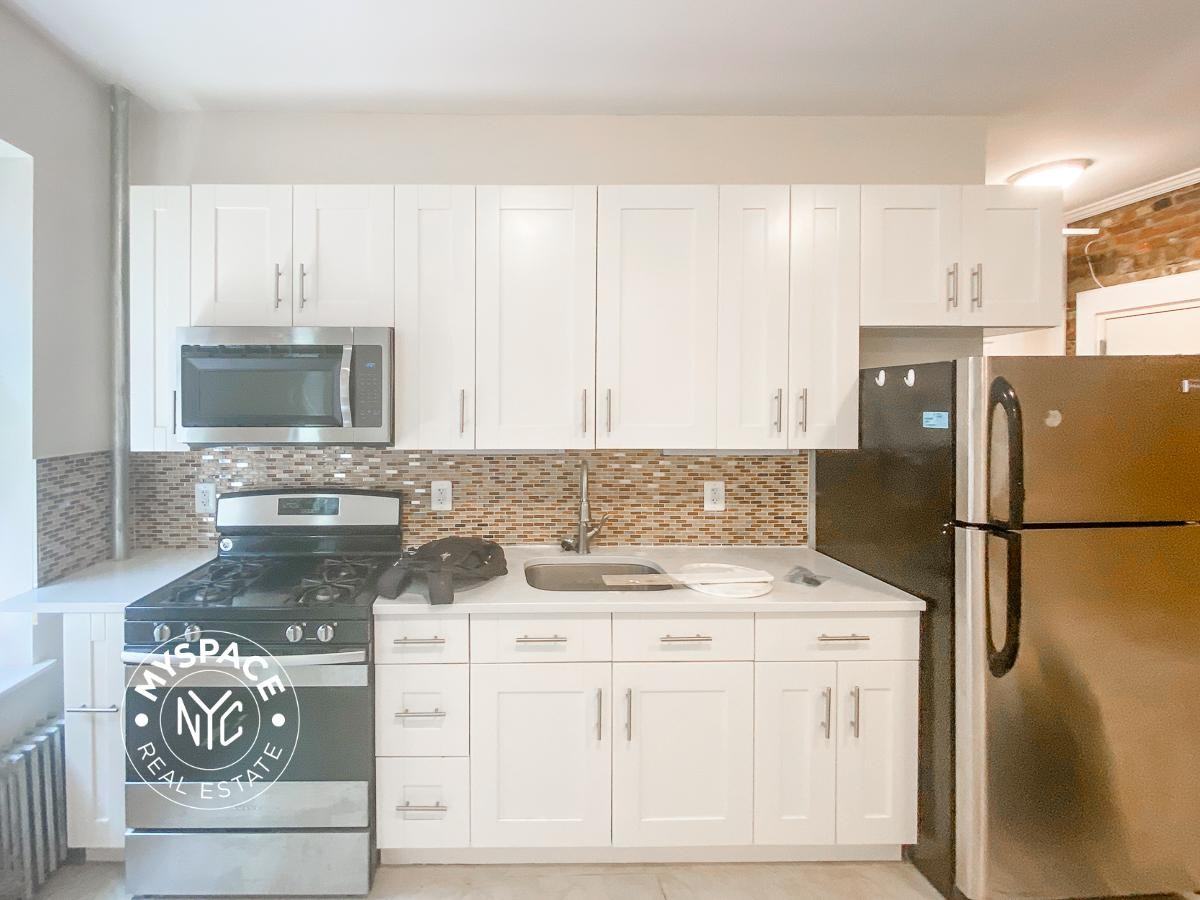 60 Clarkson Ave #5L - Photo 2 of 6