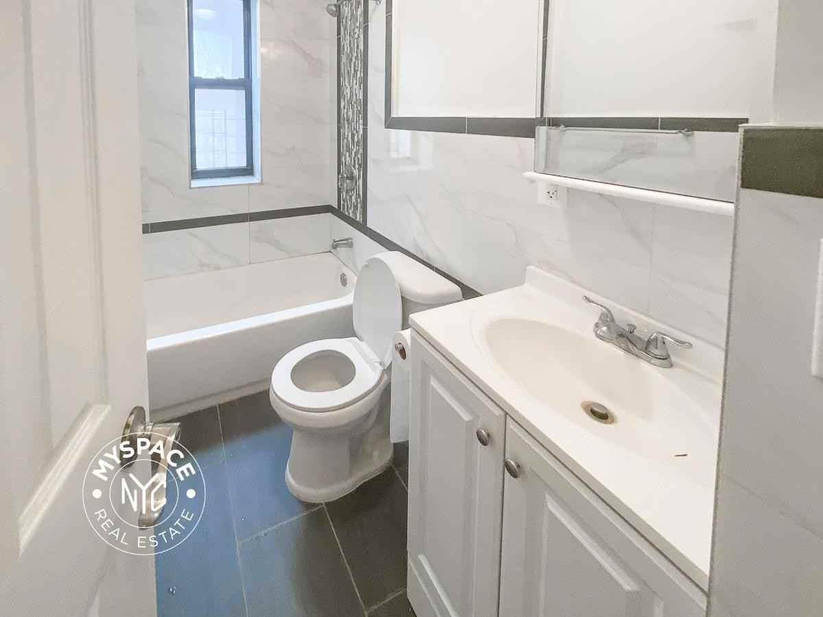 60 Clarkson Ave #5L - Photo 3 of 6