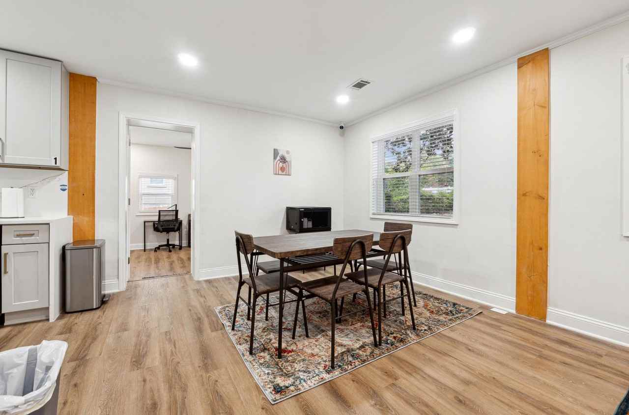 Venetian Drive Southwest - Photo 5 of 26