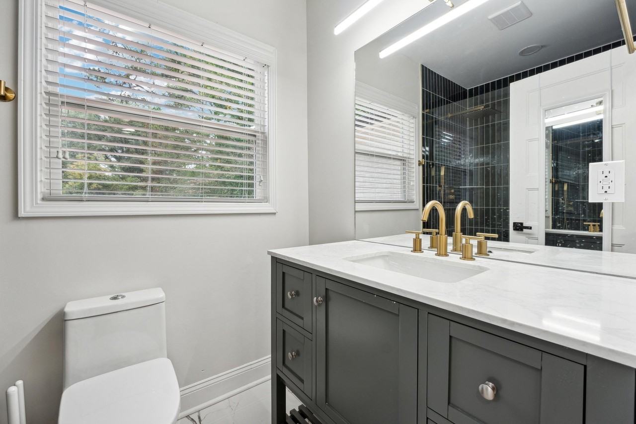 Venetian Drive Southwest - Photo 6 of 26