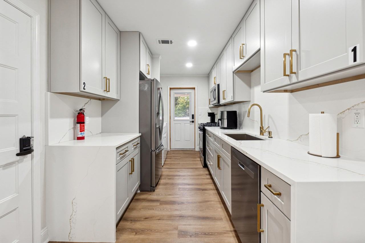 Venetian Drive Southwest - Photo 7 of 26