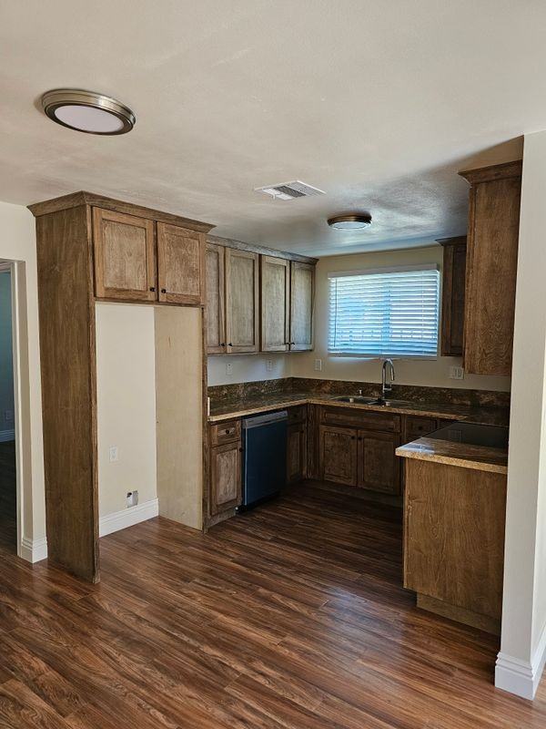 587 N Orange St - Photo 2 of 11