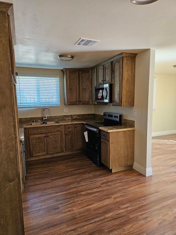 587 N Orange St - Photo 3 of 11