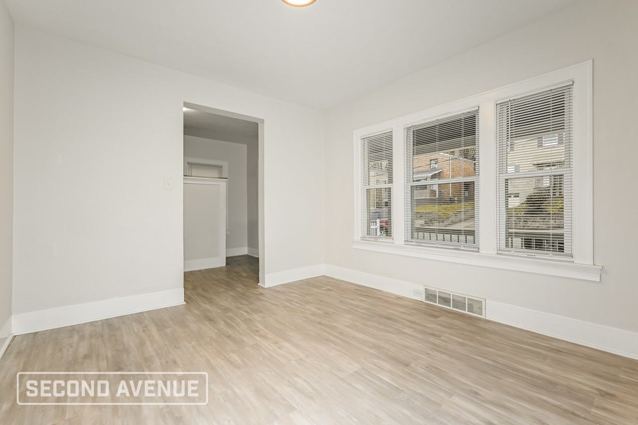 420 Groveland St - Photo 7 of 28