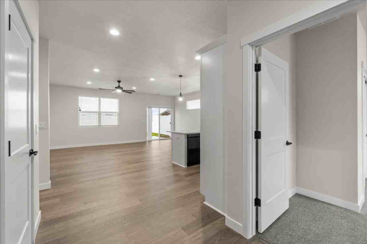 2865 N Corvus St - Photo 5 of 31