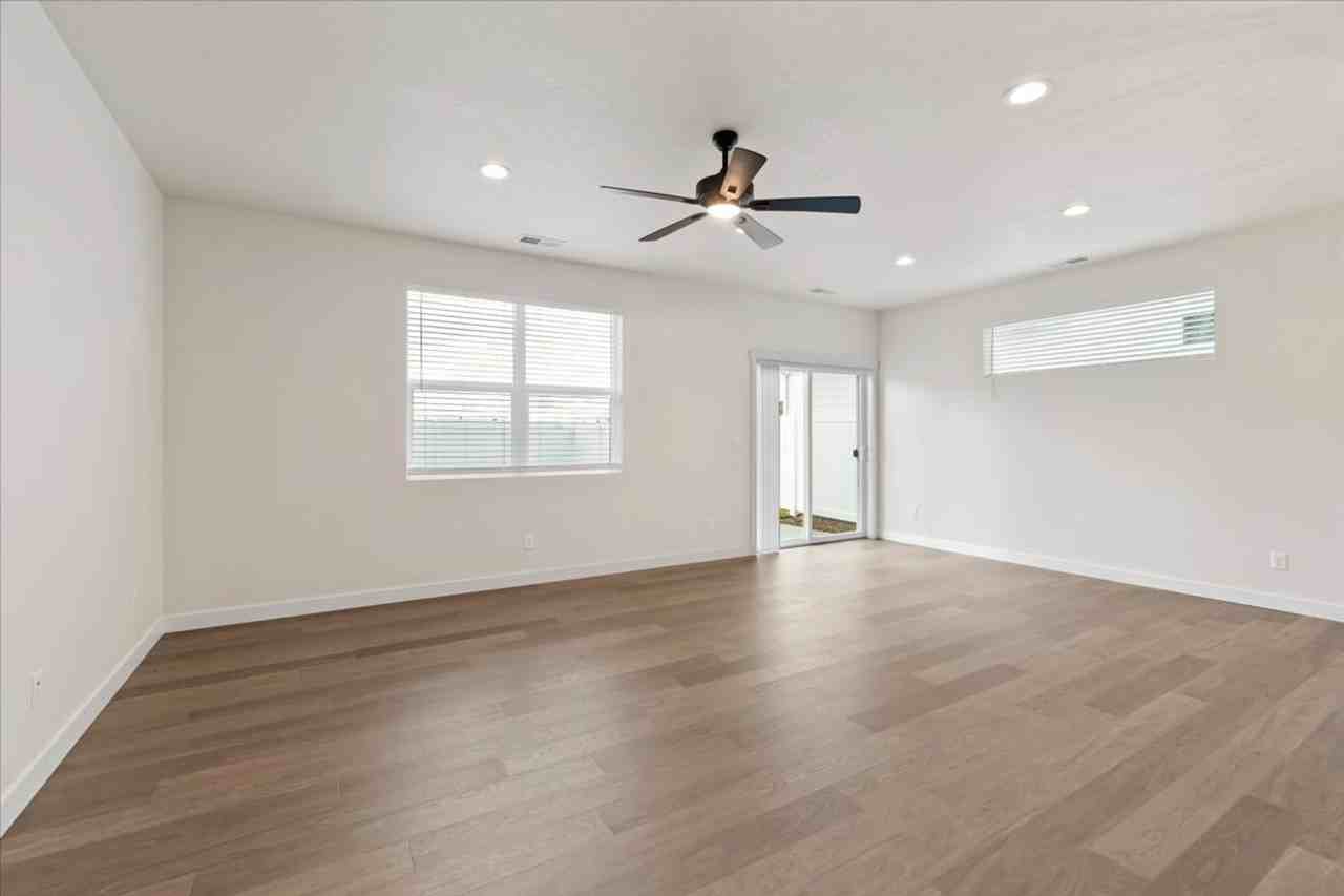 2865 N Corvus St - Photo 7 of 31