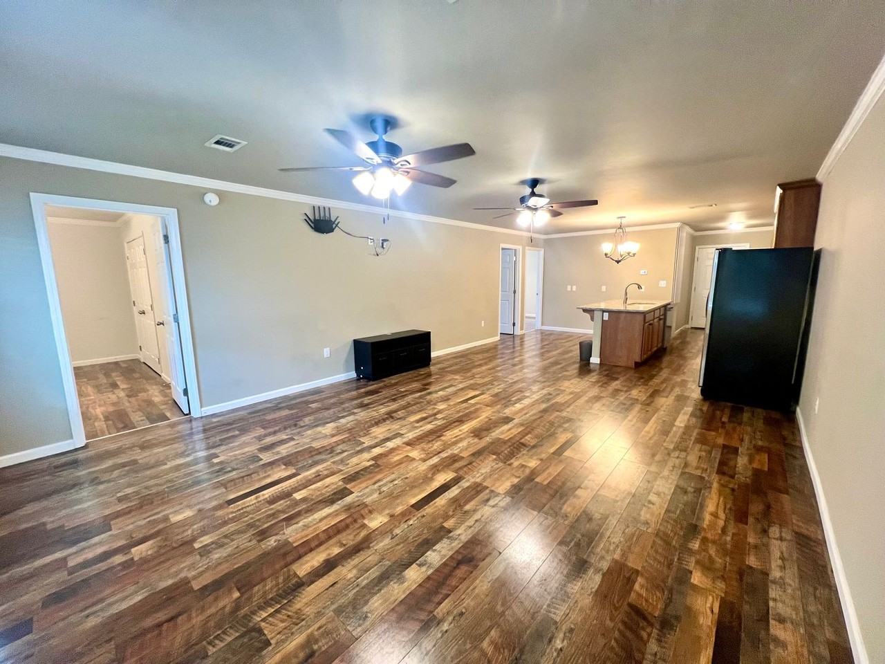 102 Dunn Cir - Photo 2 of 10