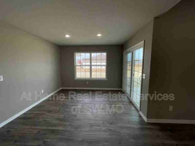 327 Forest Hollow St - Photo 6 of 19