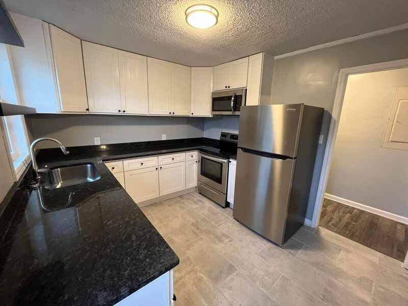 3217 Plaza Cir - Photo 2 of 25