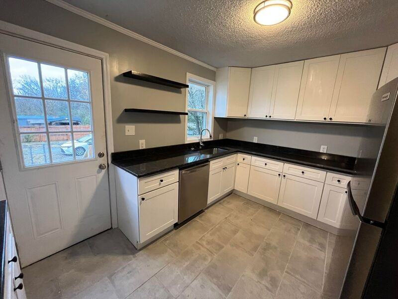 3217 Plaza Cir - Photo 3 of 25